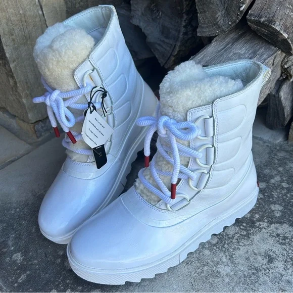 Sorel White Ankle Boots with Red Accents - Picture 1 of 16